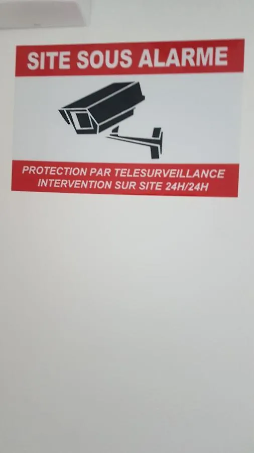New Cheap Private Room, Kitchen , Overwieuw Sea,Tram On Spot, 12 Minutes From Nice Train Station With Tram , Beach In 17 Min Tram , Chambre Privee Pas Cher, Cuisine Equipee , Tram Sur Place, Apercu Mer, 12 Min De La Gare De Nice Avec Le Tram, 17 Min 0*,  Francja
