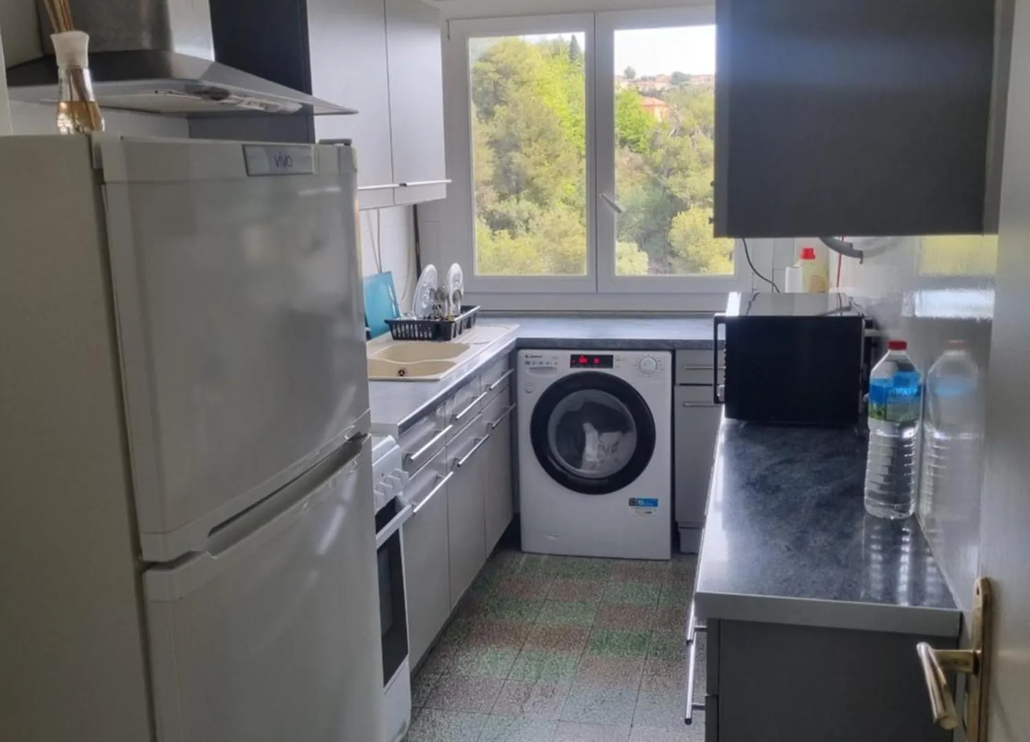 Bed & Breakfast Seaside Tram Haven: Budget-Friendly Room with Kitchen and Views Nice