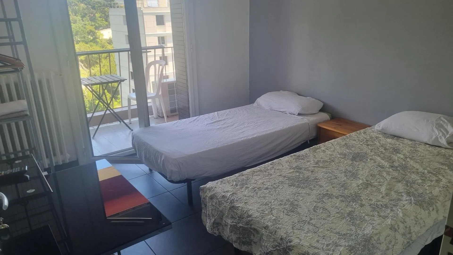 Bed & Breakfast Seaside Tram Haven: Budget-Friendly Room with Kitchen and Views Nice France